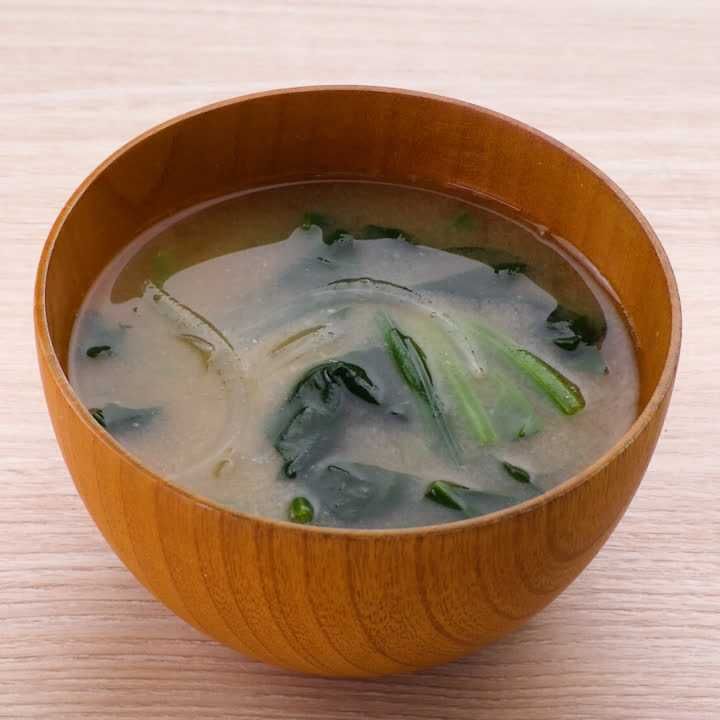 ほうれん草と玉ねぎの味噌汁