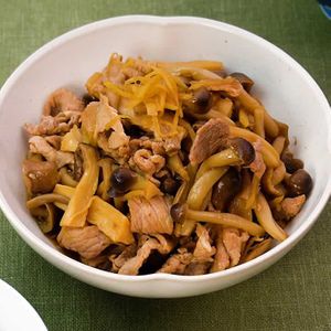 「豚肉ときのこのしょうが煮」のレシピ動画