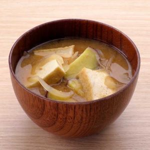 「さつまいもと厚揚げの味噌汁」のレシピ動画