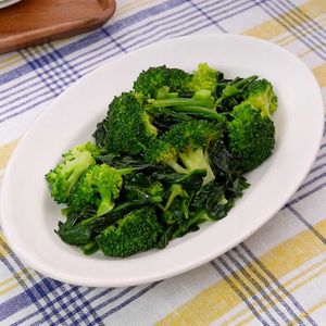 「ほうれん草とブロッコリーのソテー」のレシピ動画