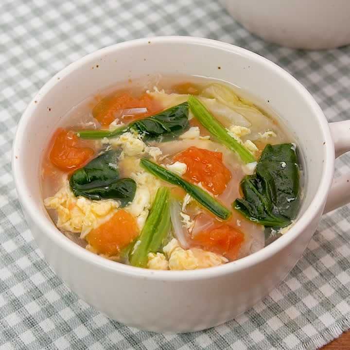 彩りきれい ほうれん草とフレッシュトマトのスープのレシピ動画 作り方 Delish Kitchen 彩りきれい ほうれん草とフレッシュトマトのスープのレシピ動画 作り方 Delish Kitchen