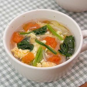 「ほうれん草とフレッシュトマトのスープ」のレシピ動画