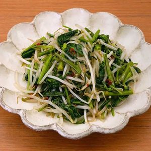 「空芯菜ともやしのうま塩炒め」のレシピ動画