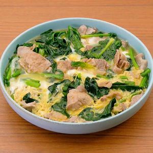 「豚肉とほうれん草の卵とじ」のレシピ動画