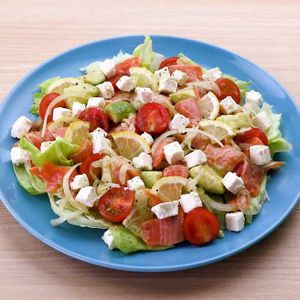 「スモークサーモンとアボカドのマリネサラダ」のレシピ動画