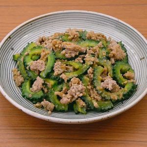 「豚ひき肉とゴーヤーのみそ炒め」のレシピ動画
