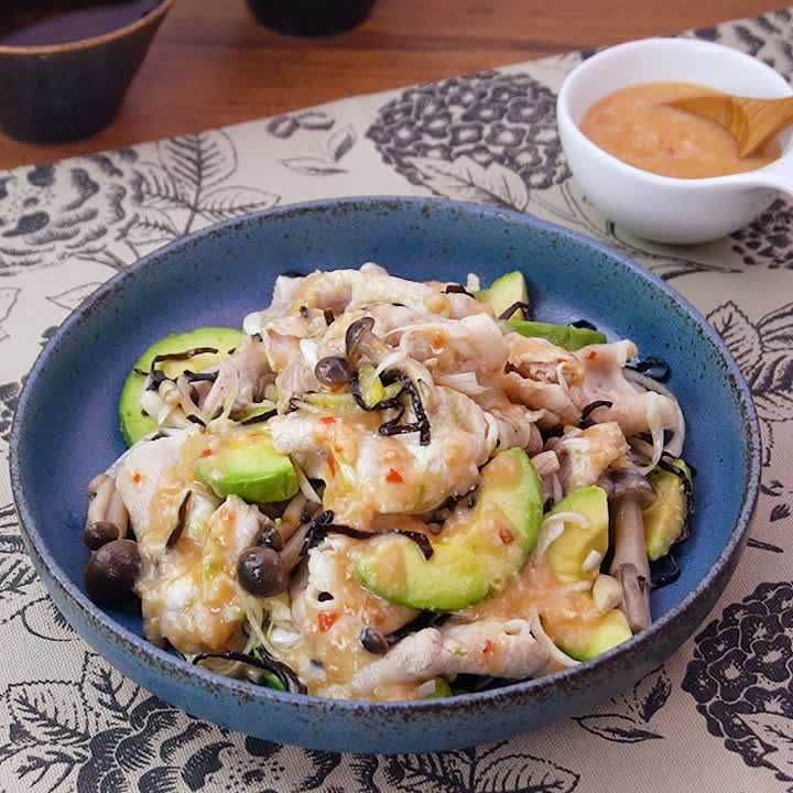 豚肉とアボカドのピリ辛みそ和え