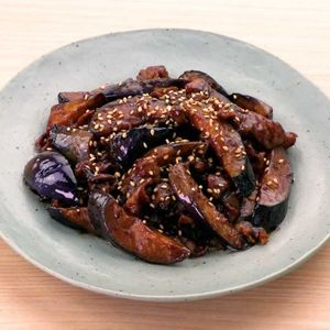「豚肉となすの甜麺醤炒め」のレシピ動画