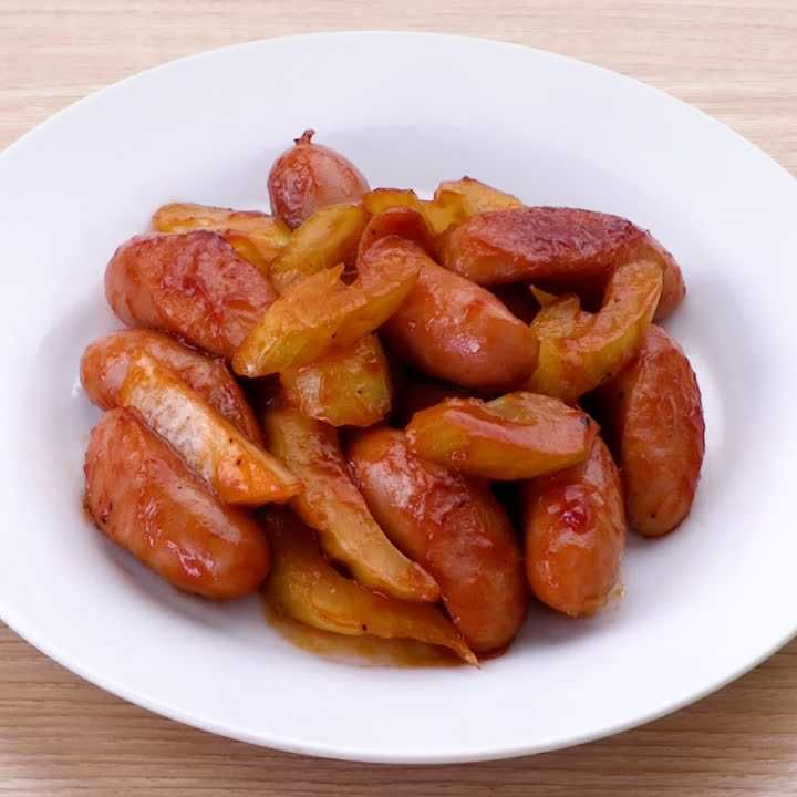 ソーセージとセロリのケチャップペッパー炒め