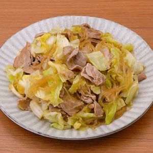 「豚肉と春雨のニンニク醤油炒め」のレシピ動画