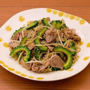 「ゴーヤーと豚肉のにんにく醤油炒め」のレシピ動画