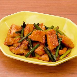 「にんにくの芽と鶏肉の韓国風甘辛炒め」のレシピ動画