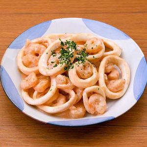 「えびとイカのオーロラ炒め」のレシピ動画