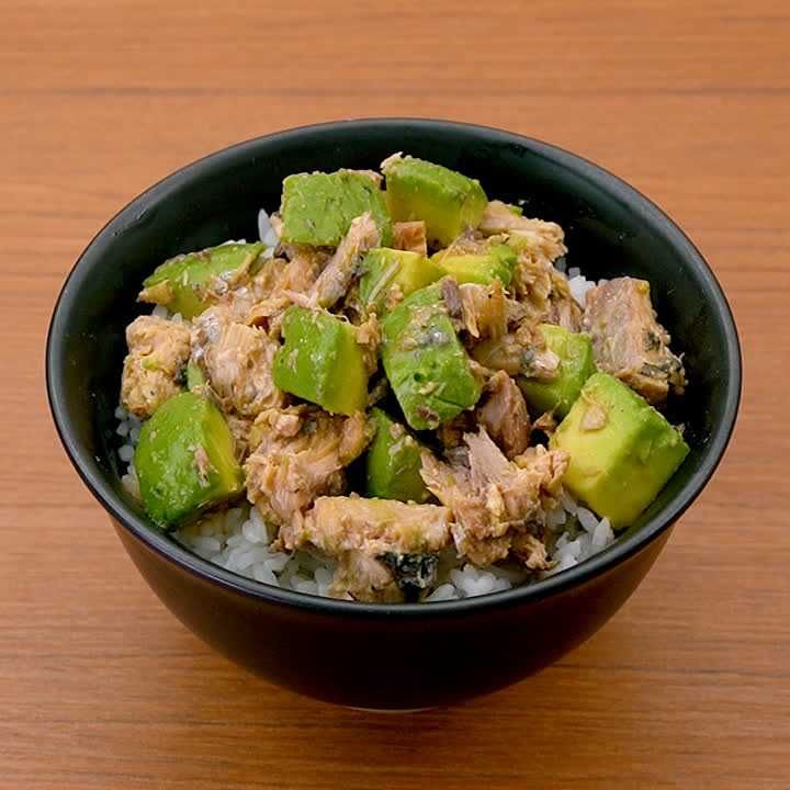 サバアボカド丼