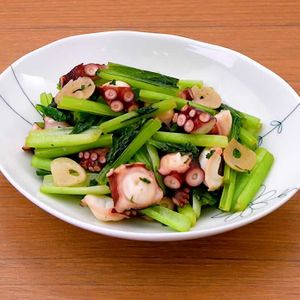 たこと小松菜のガリバタ炒め