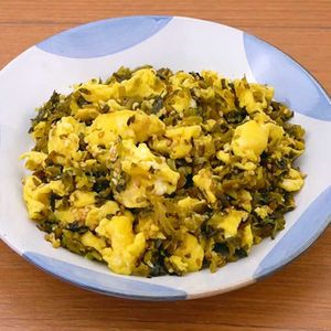 「卵と高菜のごま油炒め」のレシピ動画