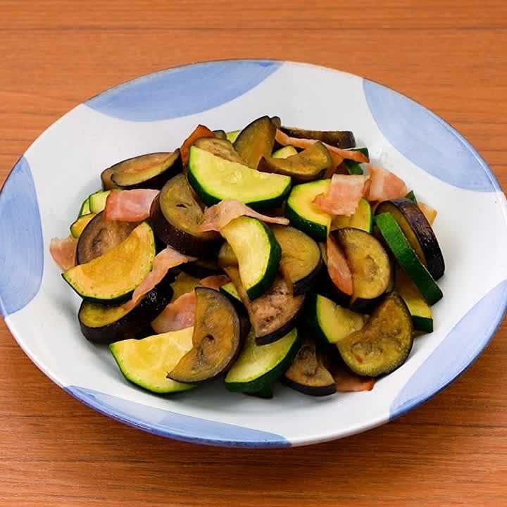 なすとズッキーニのベーコン炒め
