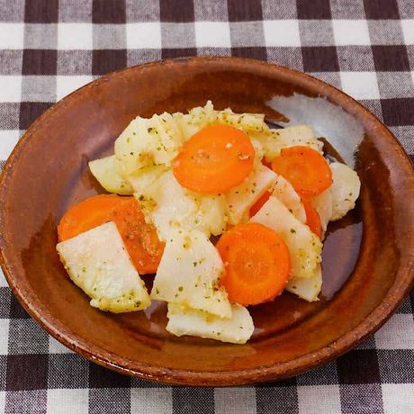 家計にやさしい節約レシピ にんじんとじゃがいものハーブチーズサラダのレシピ動画 作り方 Delish Kitchen