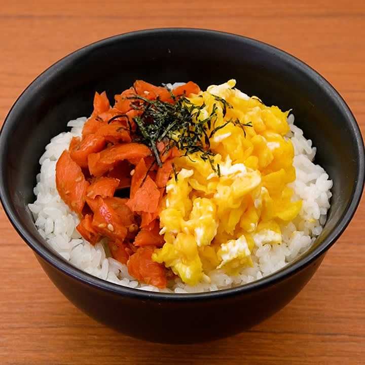 鮭フレークと卵の2色丼