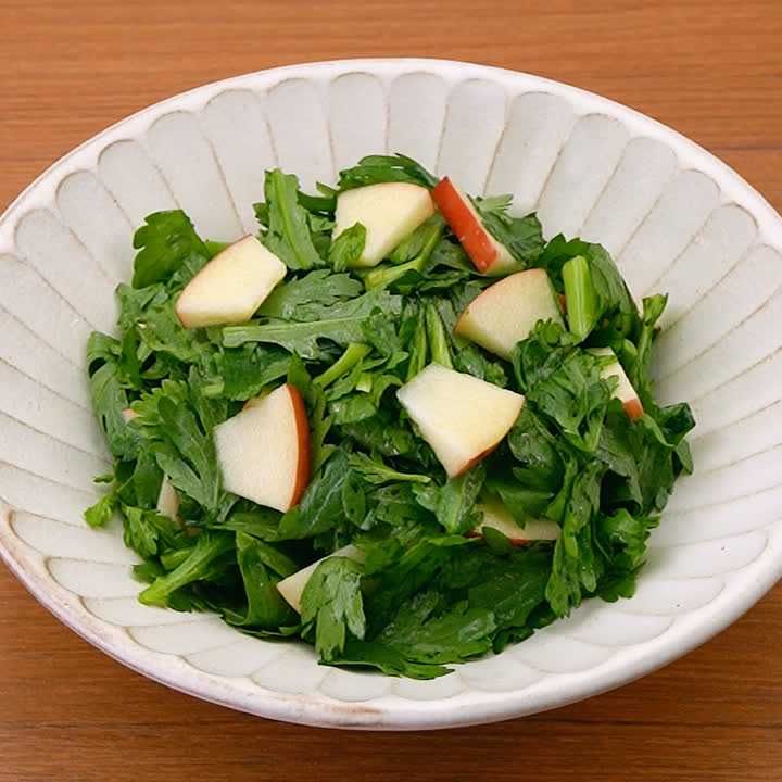 春菊とりんごのサラダ