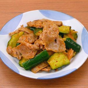 「豚肉ときゅうりのキムチ炒め」のレシピ動画