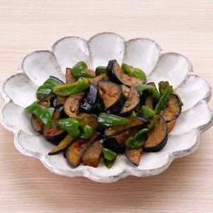 「なすとピーマンの豆板醤炒め」のレシピ動画