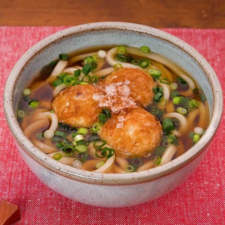 だしがじゅわっと溢れる♪ たこ焼きうどんのレシピ動画・作り方