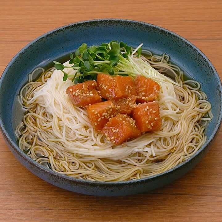 サーモンのっけそうめん