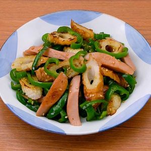 「ちくわと魚肉ソーセージの甘辛炒め」のレシピ動画