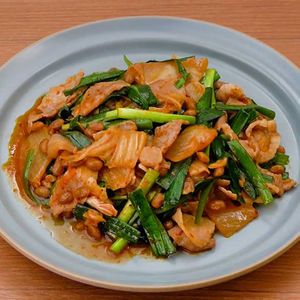 「納豆入り豚キムチ炒め」のレシピ動画
