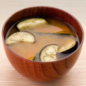 「なすとかぼちゃの味噌汁」のレシピ動画
