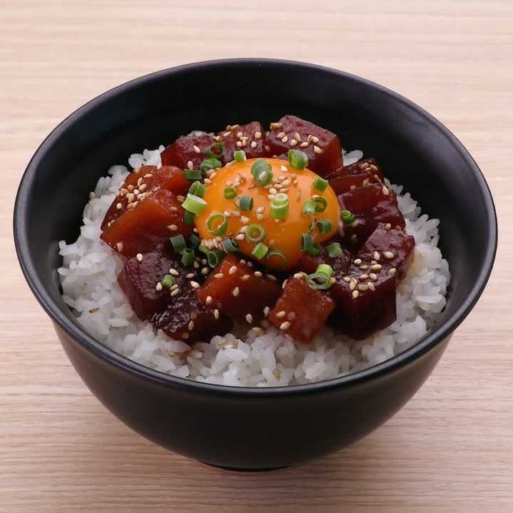 マグロの韓国風ユッケ丼
