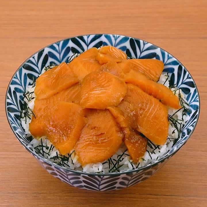 サーモンの柚子胡椒漬け丼