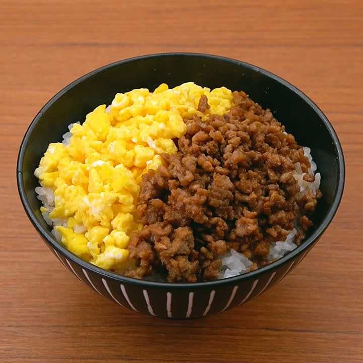 ごはんがすすむ味 豚ひき肉の2色そぼろ丼のレシピ動画 作り方 Delish Kitchen