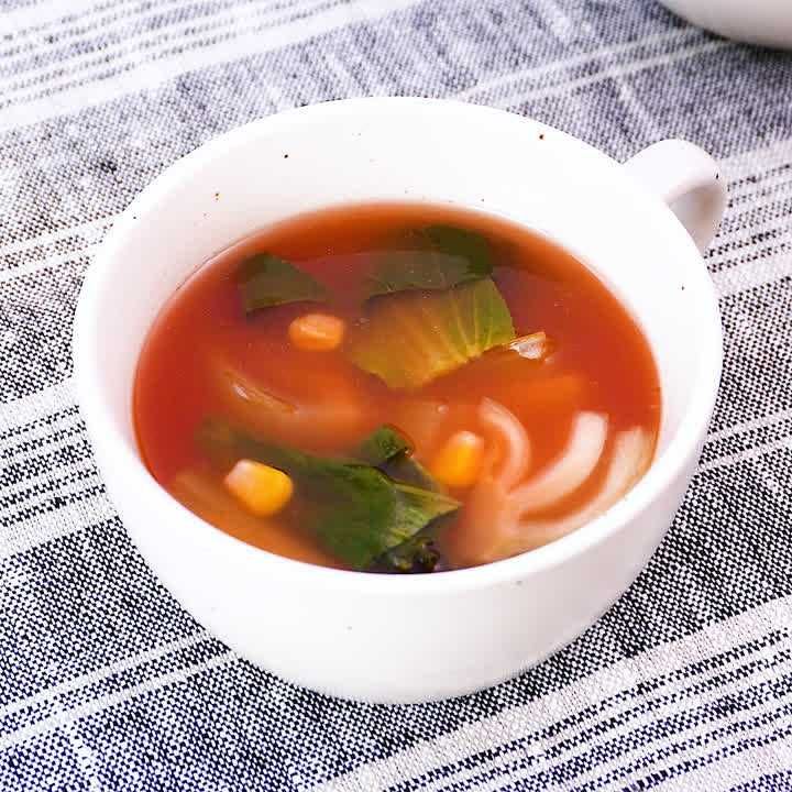 チンゲン菜とコーンのトマトスープ