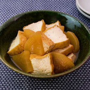 「厚揚げと大根の煮物」のレシピ動画