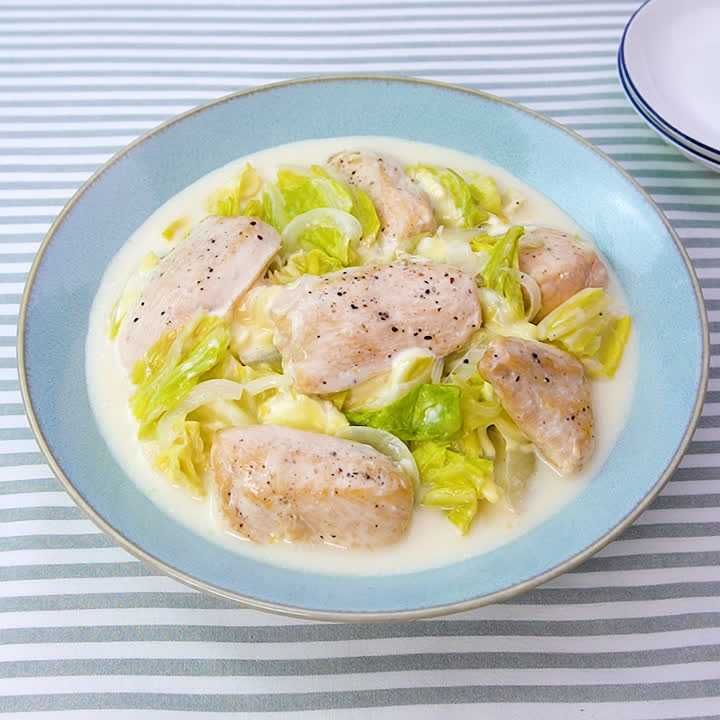鶏むね肉と春キャベツのチーズ豆乳煮