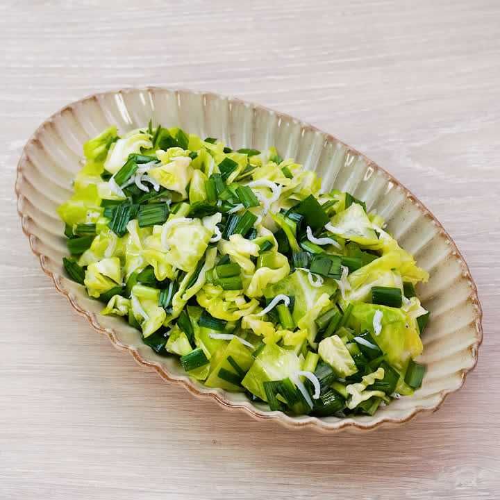 ニラとキャベツのしらすサラダ