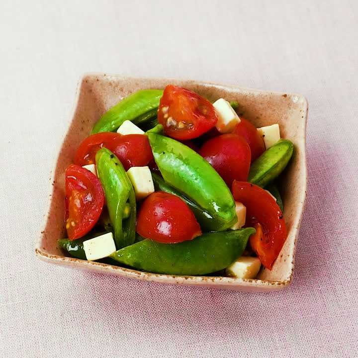 スナップエンドウとミニトマトのチーズあえ