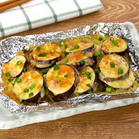 切って包んで焼くだけ なすのホイルチーズ焼きのレシピ動画 作り方 Delish Kitchen