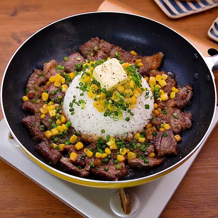 フライパンで作る ステーキペッパーライスのレシピ動画 作り方 Delish Kitchen