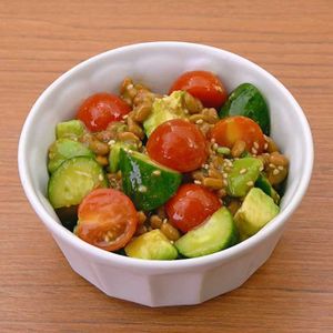「納豆とアボカドのサラダ」のレシピ動画
