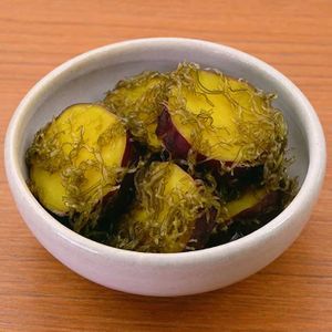 さつまいもと昆布の煮物