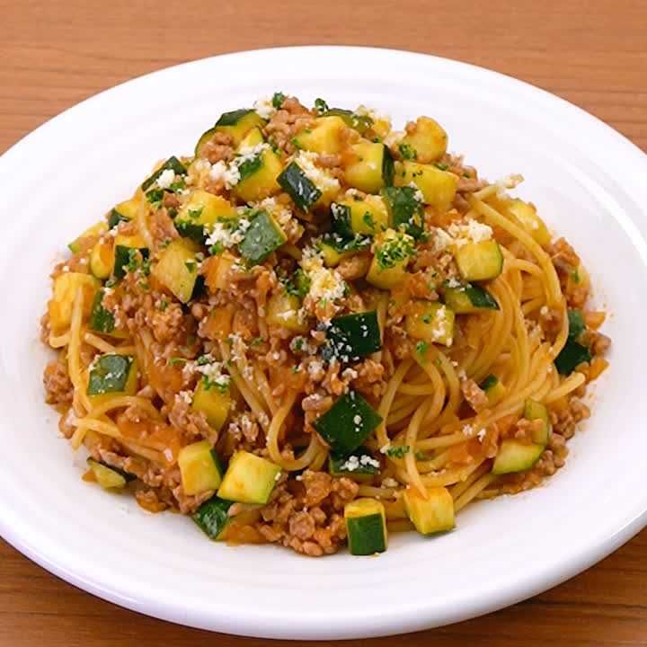 絶品 自家製 ズッキーニ入りボロネーゼパスタのレシピ動画 作り方 Delish Kitchen