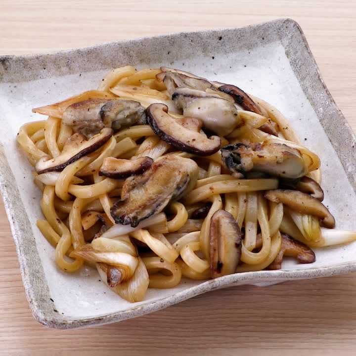 牡蠣のめんつゆバター焼きうどん
