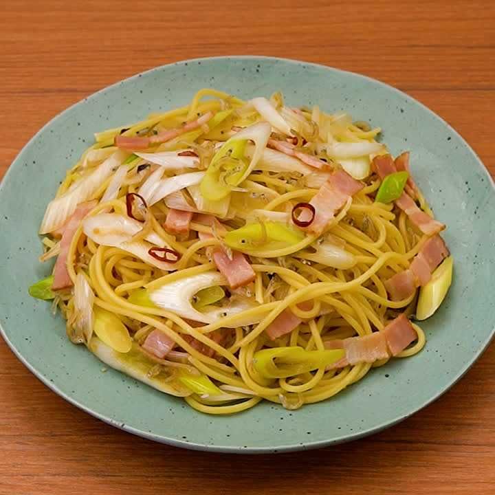 じゃことベーコンのペペロンチーノ