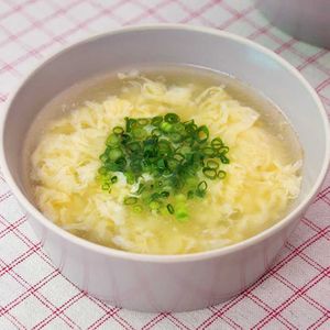 鶏肉のゆで汁で作る卵スープ
