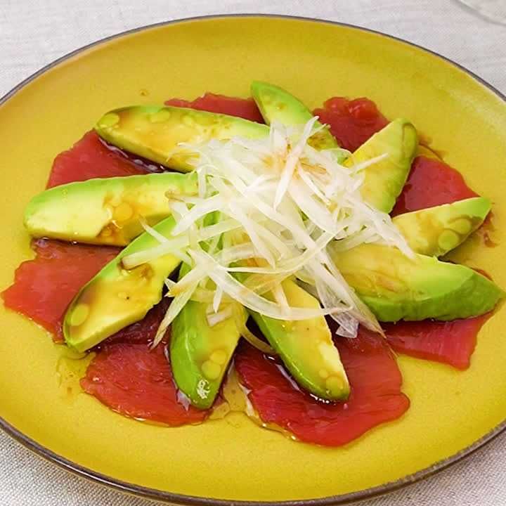 マグロとアボカドのカルパッチョ