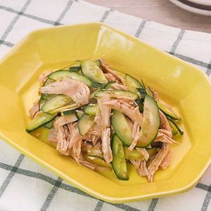 きゅうりと鶏むね肉のサラダ