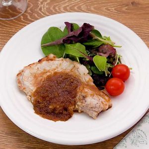 「豚肉のシャリアピンステーキ風」のレシピ動画